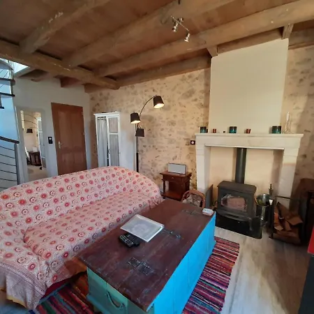 Hébergement de vacances Roussines, 2 Pieces, 3 Personnes - Fr-1-653-9 *